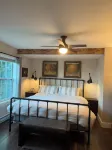 Free EV Charging, Loft, Views, Hot Tub, Pets, Private, 2 Beds, Firepit & Golfing
