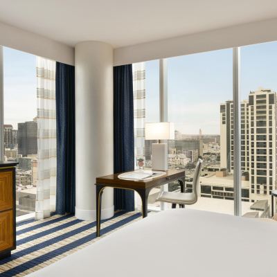 Signature 1 Bedroom Suite 1 King, 820Sf 76Sm, Floors 8-31, Living Room, Second Bathroom Fairmont Austin Promo Code