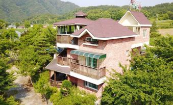 Hongcheon Kim Haengjong's House Pension