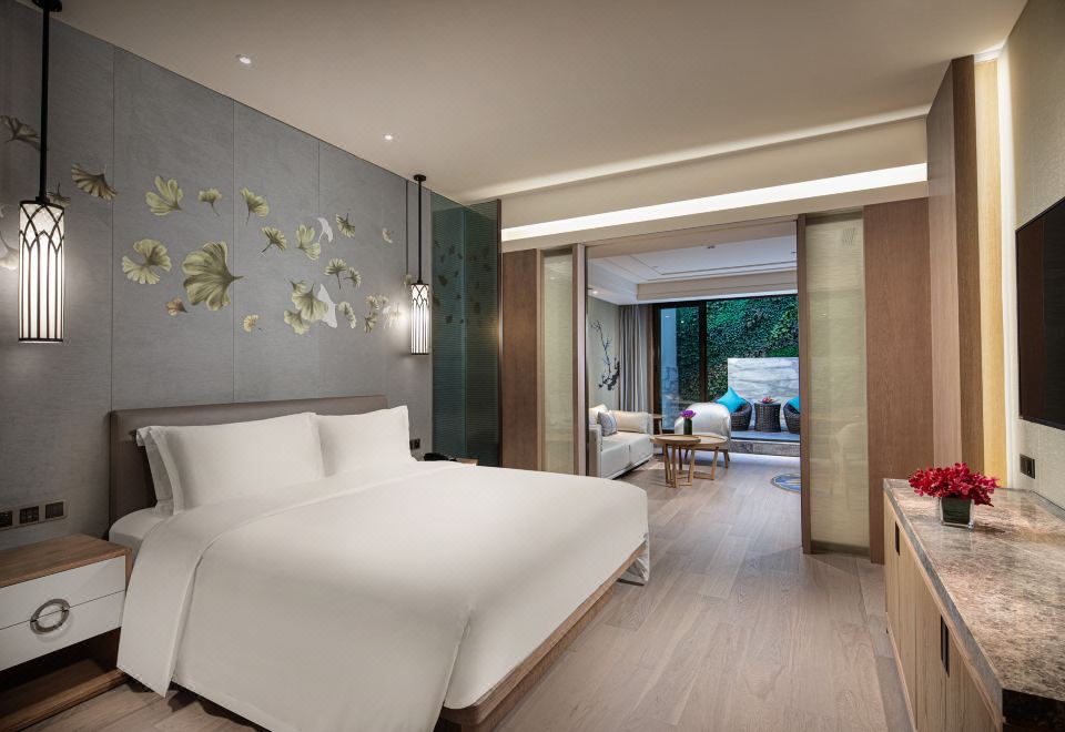 Crowne Plaza Shanghai Nanjing Road1 King Bed 1 Bedroom Courtyard Suite