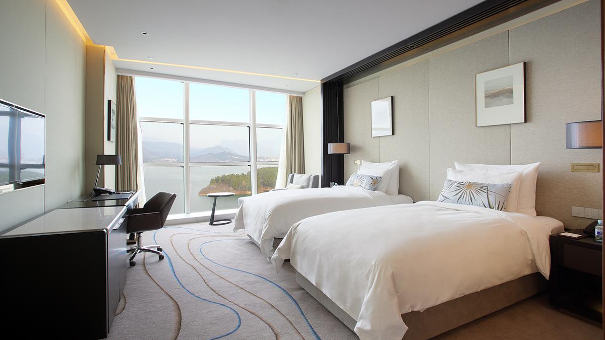 豪华湖景双床房