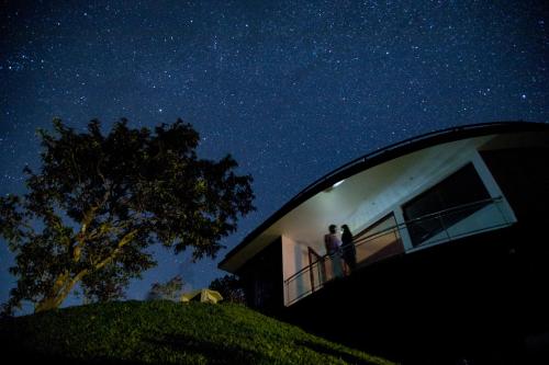 带按摩浴缸的日落景观小屋