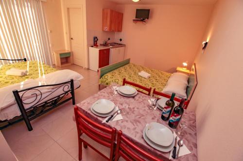 带露台一室公寓