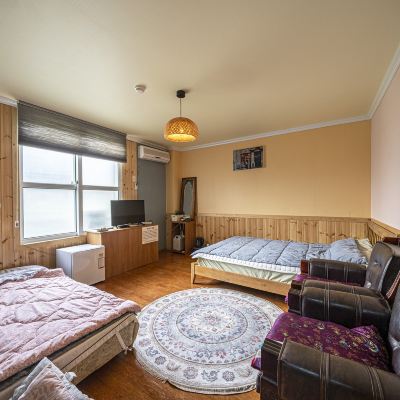 Bed Multi-Room-Family, Bath Ticket, Two Beds)