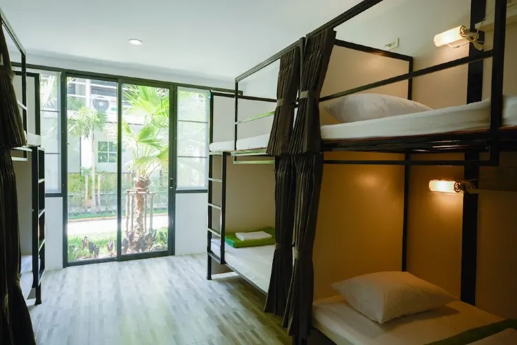 เตียงเดี่ยวในห้องพักรวม