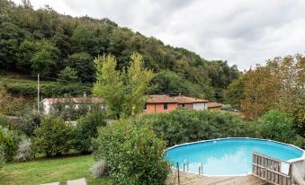 Lovely Villa in Molina di Quosa with Private Swimming Pool