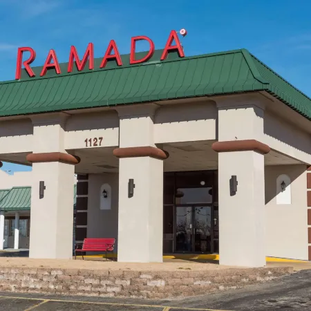 Ramada by Wyndham Mountain Home Отели в г. Бакстер