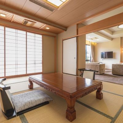 和洋式ルーム(浴室) 城崎温泉　あさぎり荘～露天風呂付大浴場と板長考案の料理が好評 クーポン