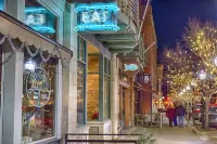#SuiteDreamsLawrence - Historic Downtown Loft - sleeps up to 6!