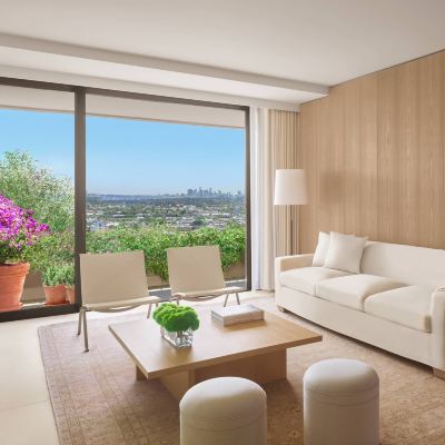 尊貴露台套房，一卧室套房，特大床，梳化床 西荷里活艾迪遜酒店優惠