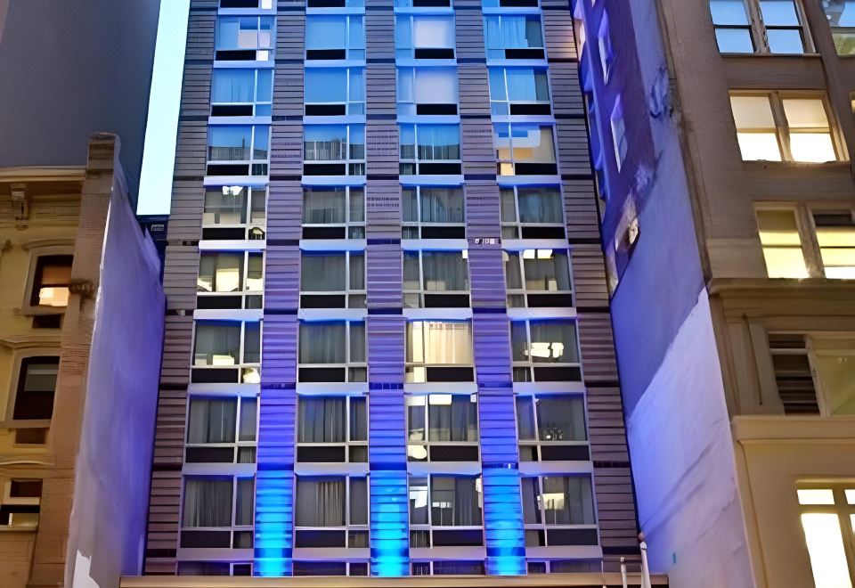 Holiday Inn Express MANHATTAN TIMES SQUARE SOUTH by IHGMobility Accessible Two Double Room with Roll in Shower