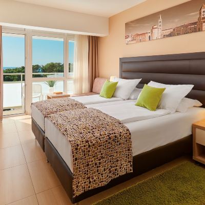 Premium Room with Balcony Hotel Pinija Promo Code