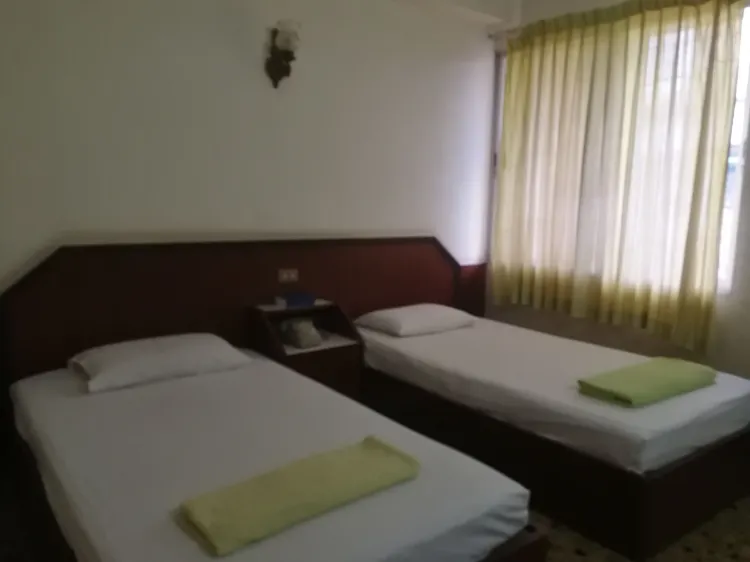 ห้องเตียงแฝดราคาประหยัดพร้อมพัดลม