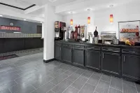 珍珠市-傑克遜機場溫德姆華美達飯店
