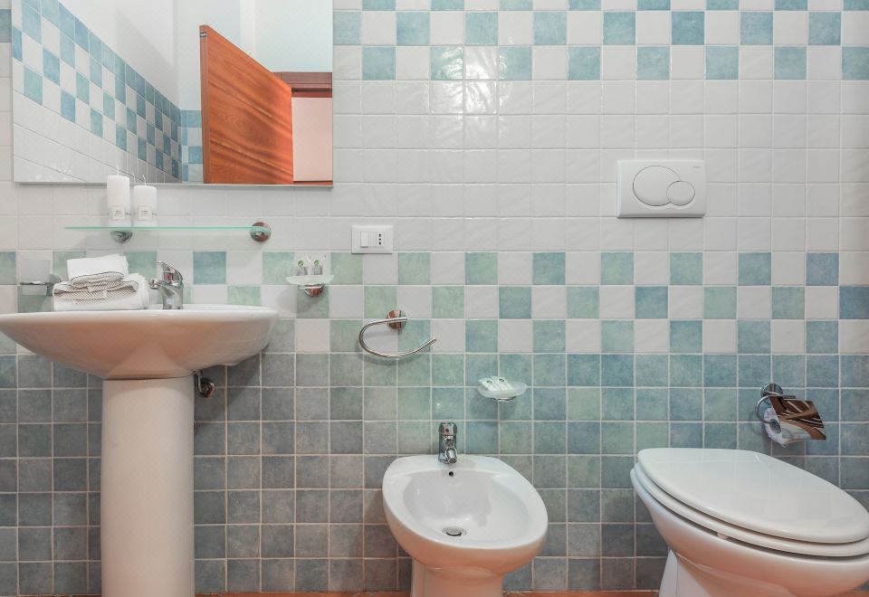 公寓， 多间卧室， 阳台