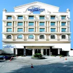 Sarovar Portico Jalandhar ในภาษาไทยคือ "สาโรวาร์ พอร์ทิโกะ จาลันดา" โรงแรมใน