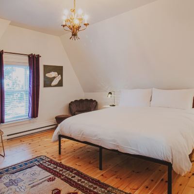 Romantic Suite, 1 Queen Bed, Non Smoking, Garden View Merrill House Promo Code