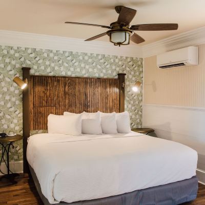 Superior King Suite With Sofa Bed-Non-Smoking Gibson Inn Promo Code
