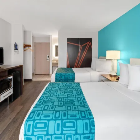 Howard Johnson by Wyndham Romulus Detroit Metro Airport