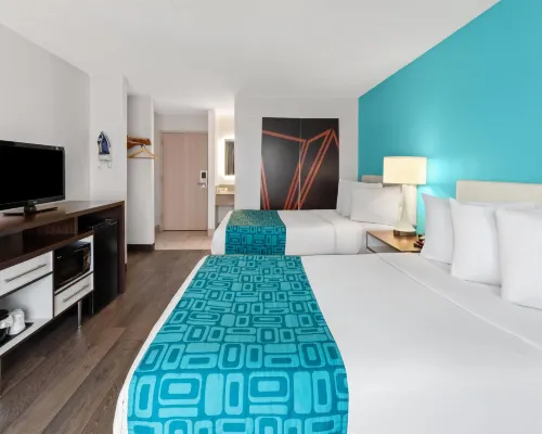 Howard Johnson by Wyndham Romulus Detroit Metro Airport Hotels in Romulus
