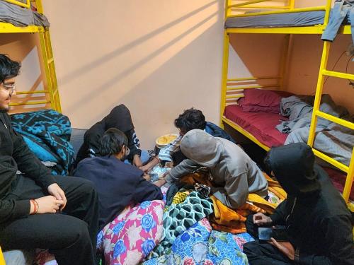 4床宿舍间的床位