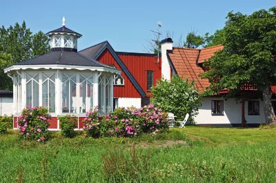 Torsborgs Gård Отели в г. 