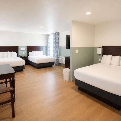 Family Three Queen Room Stargazer Inn and Suites Promo Code