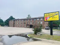 Super 8 by Wyndham Kennett Hotels in Dunklin County