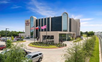 Crowne Plaza Suites Arlington