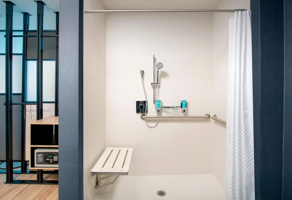 Aloft Dublin-PleasantonAloft Two Queen Room