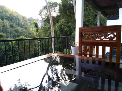 带山景的双人间