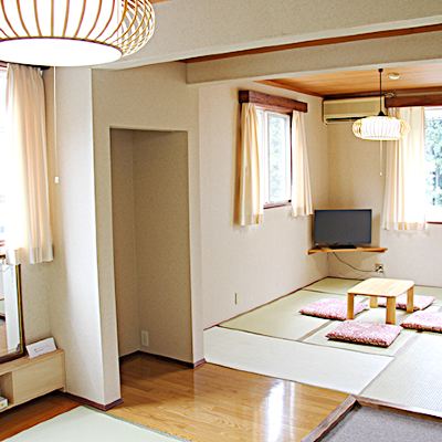 [4-5 People]Popular with Groups and Families! Relaxing Japanese-Style Room/12 Tatami Mats[Japanese Room][Non-Smoking]