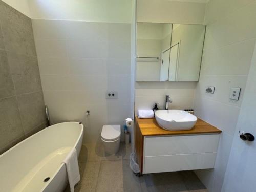 两卧室联排别墅