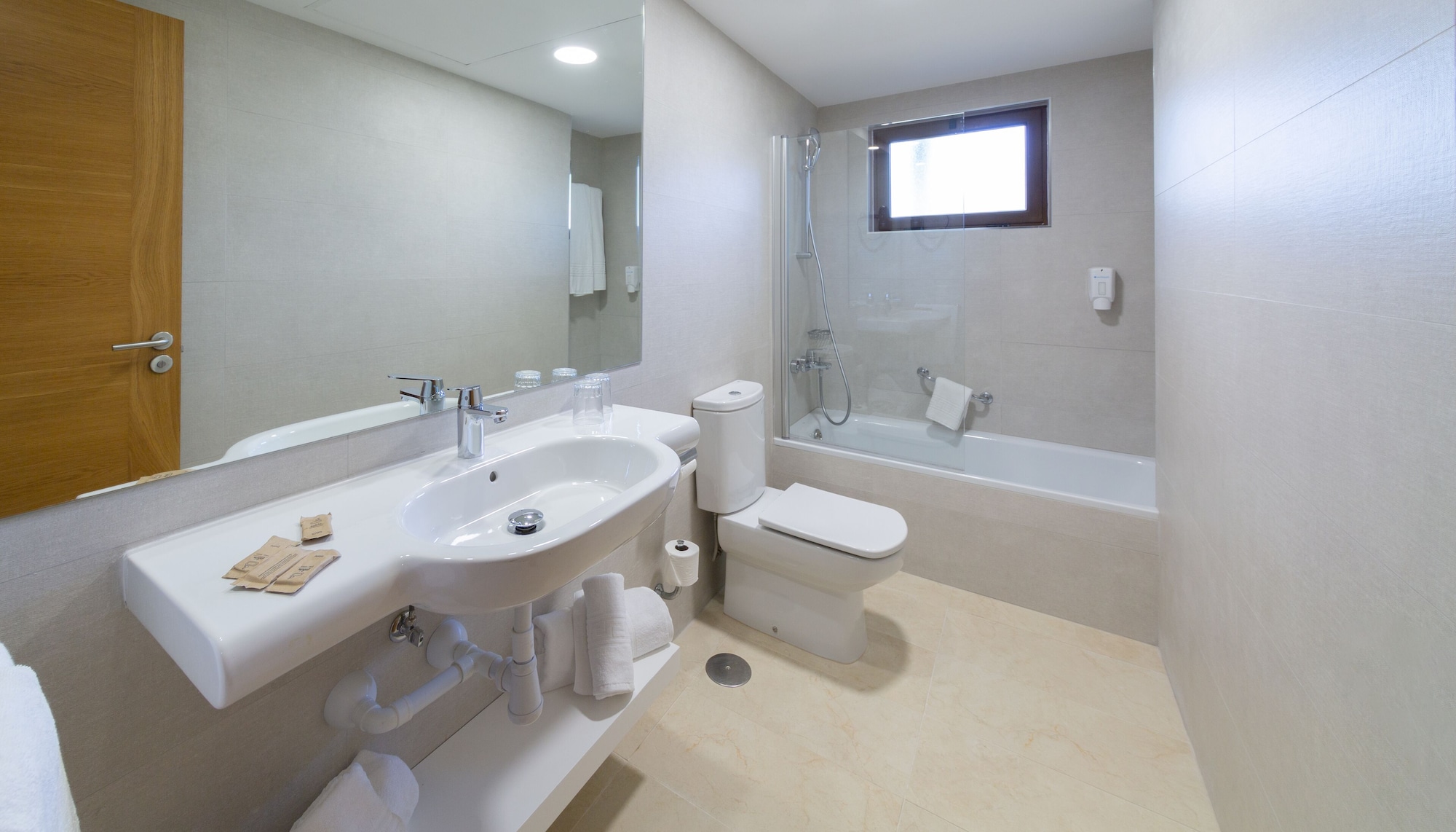 高级套房， 2卧室 （5成人 + 1小童）