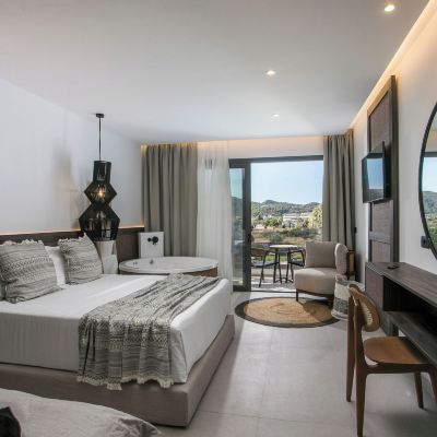 Deluxe Double Room Vanik Suites Promo Code