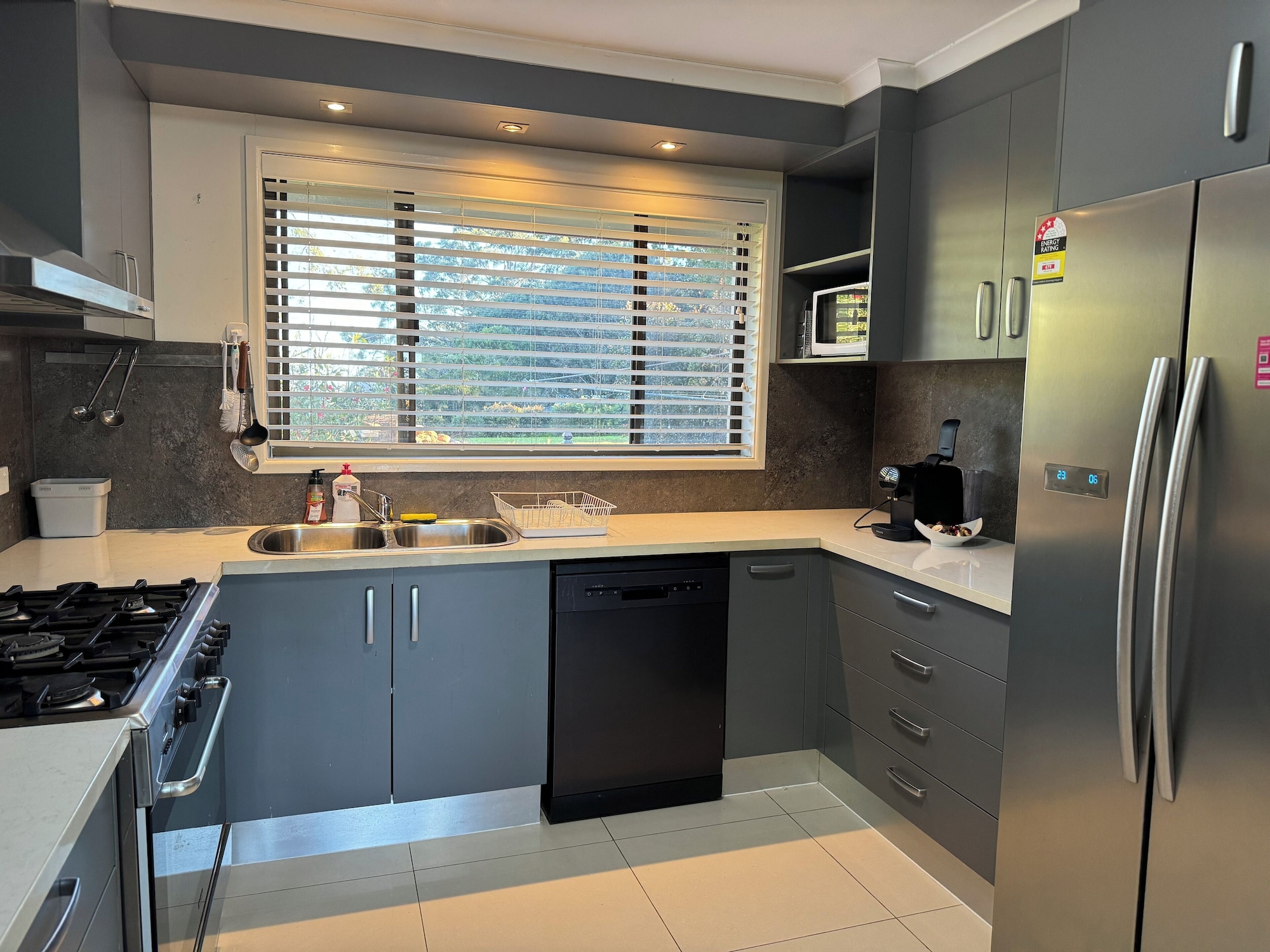 小屋，山脉景观，底楼