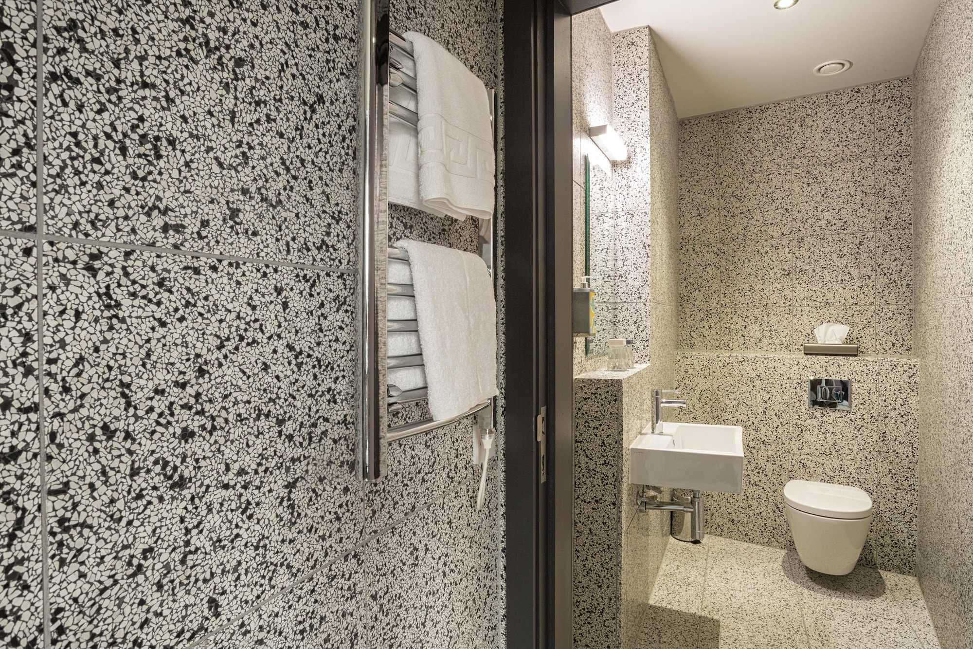 “宽敞”双人间