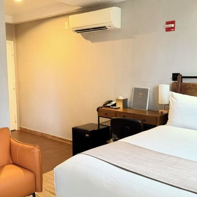 Queen Suite-Accessible Madison les Hotel Promo Code