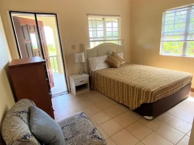 Escape to the Sun in a Tropical Getaway! Hotele w: 