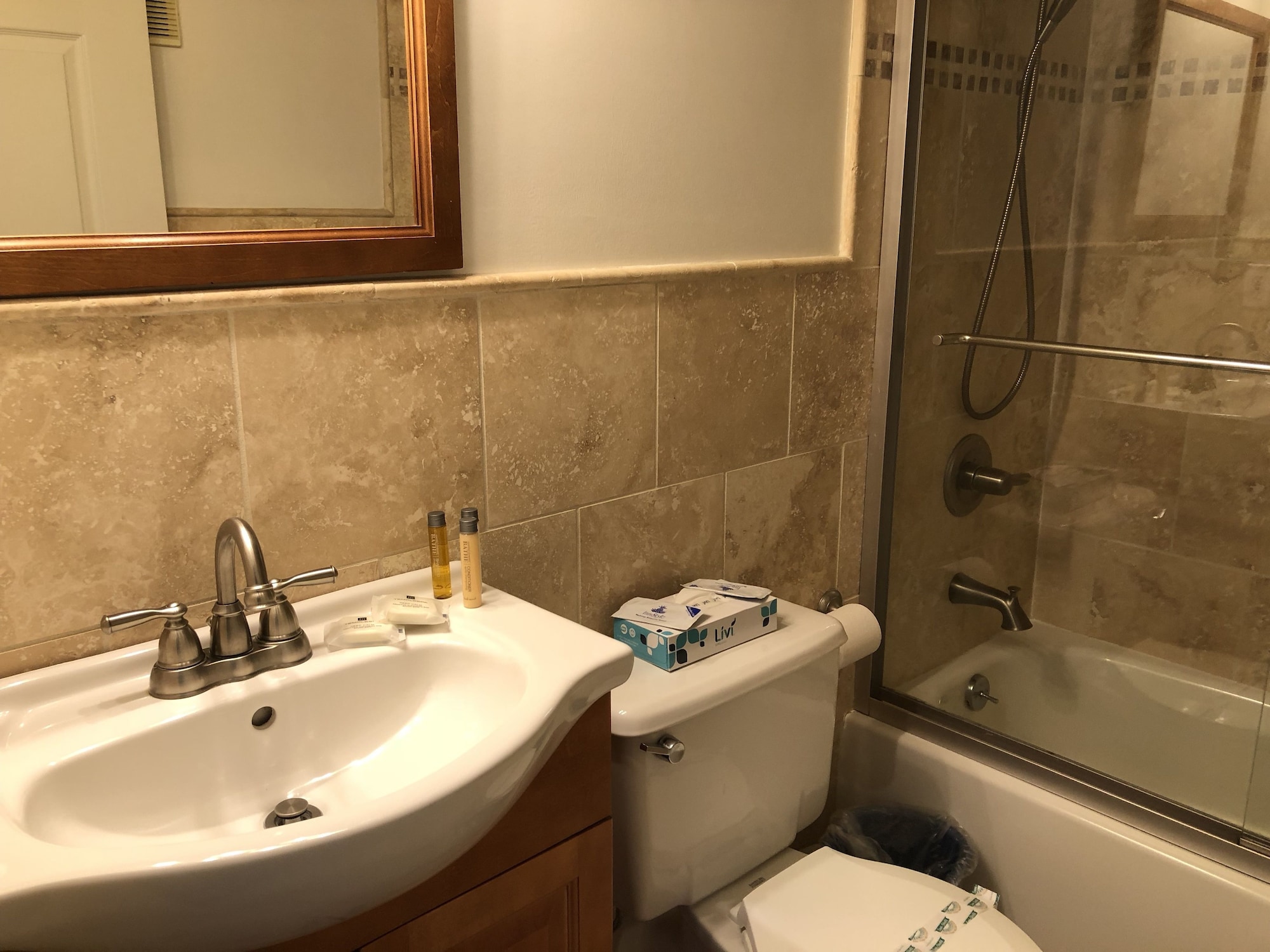 行政开放式客房， 1 张大床