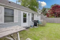 1 Mi to Ferry Sea Street Cottage in Hyannis
