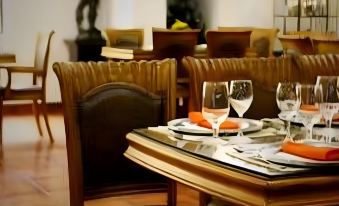 Yes Hotel - Housity