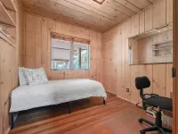 LAKEFRONT HOME w BEACH @ HIGGINS LAKE! Hoteles en Municipio de Gerrish