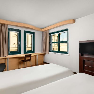 Classic Room with 2 Single Beds Ibis Budapest Heroes Square Promo Code