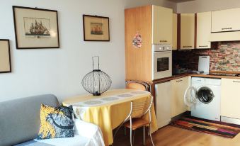 Central, Close to Beaches and Shops up to 6 Persons