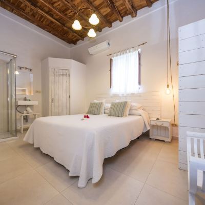 Economy Double Room, Ensuite (Macarelleta)