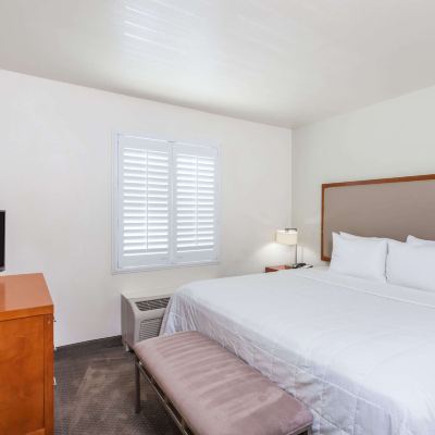 One-Bedroom King Suite - Non-Smoking Hawthorn Suites Promo Code