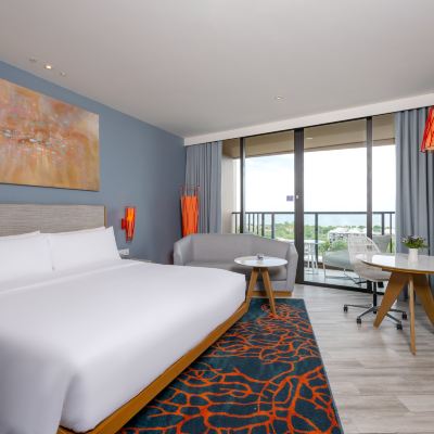 海景高層標準特大床房 Holiday Inn Resort 華欣瓦納納瓦假日度假飯店優惠