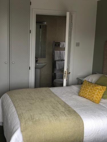 Petra House B&B Family Room With Lake View