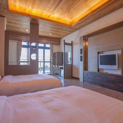 Deluxe Star Quad Room